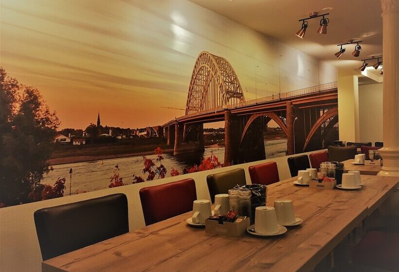 Отель Courage Nijmegen