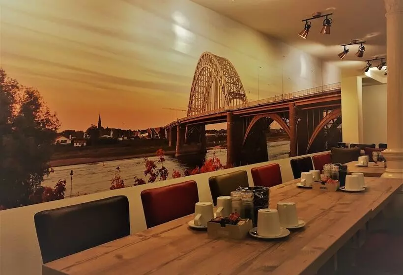 Отель Courage Nijmegen