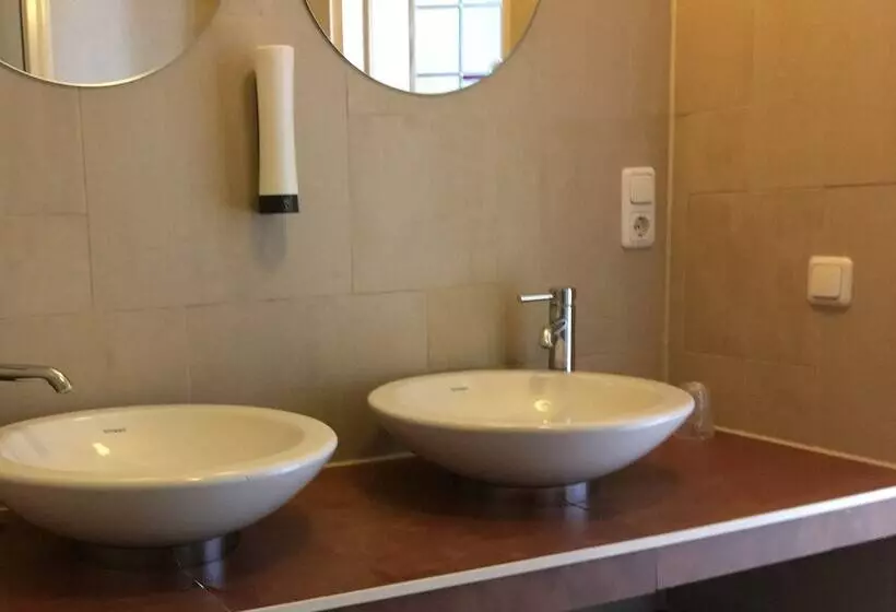 Отель Courage Nijmegen