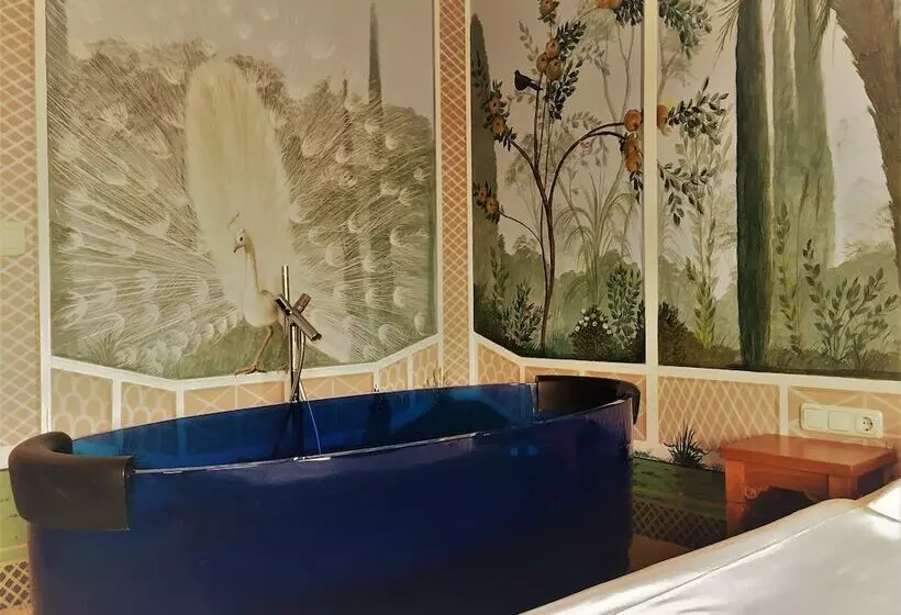 Отель Courage Nijmegen