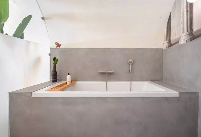 Court Hotel Utrecht City Centre