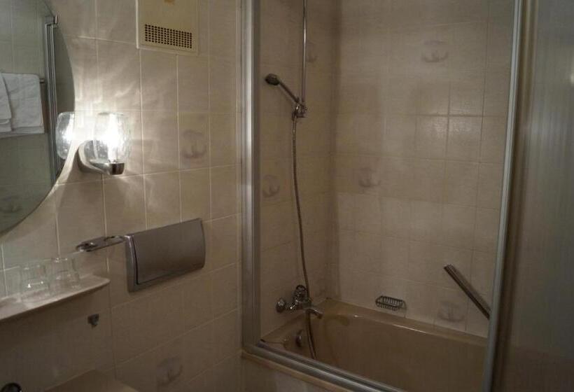 هتل De L' Esplanade