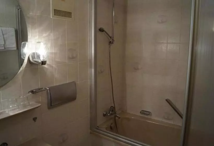 هتل De L' Esplanade