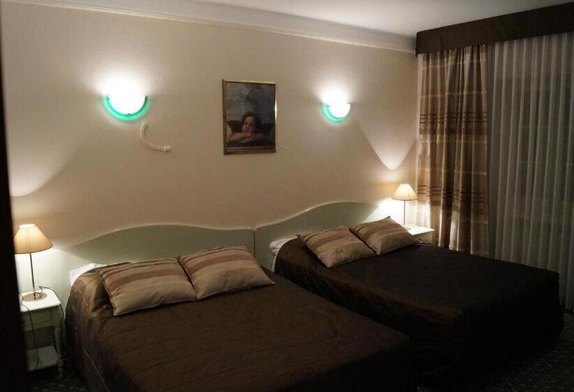 هتل De L' Esplanade