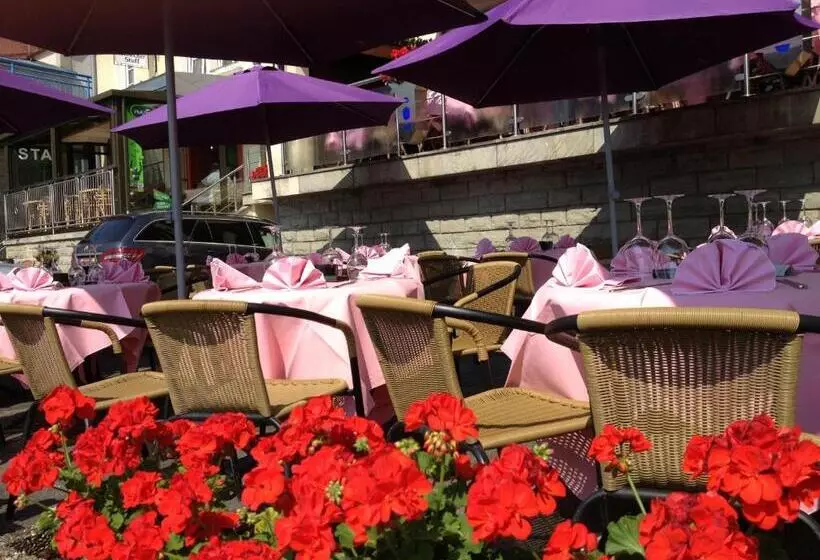 هتل De L' Esplanade