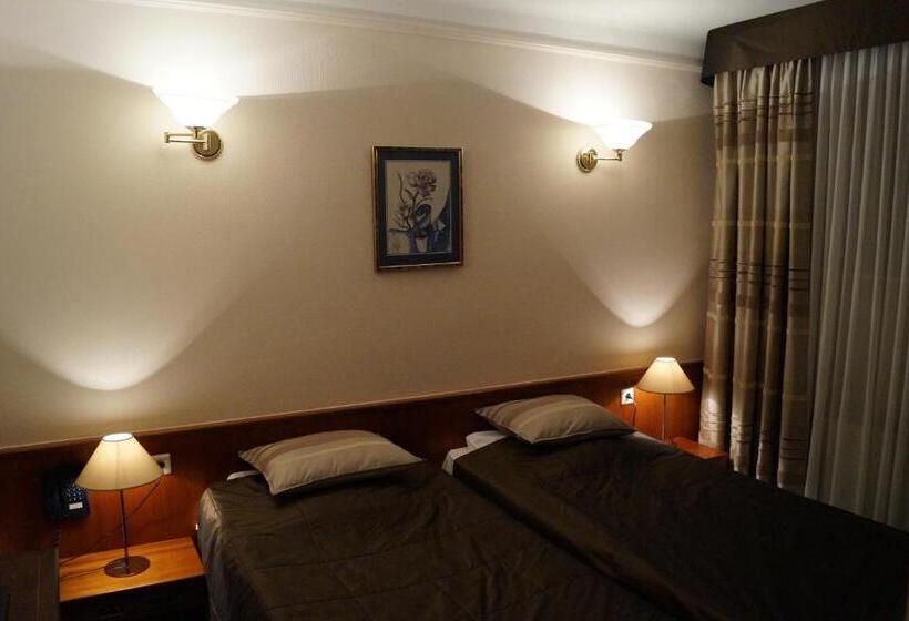 هتل De L' Esplanade