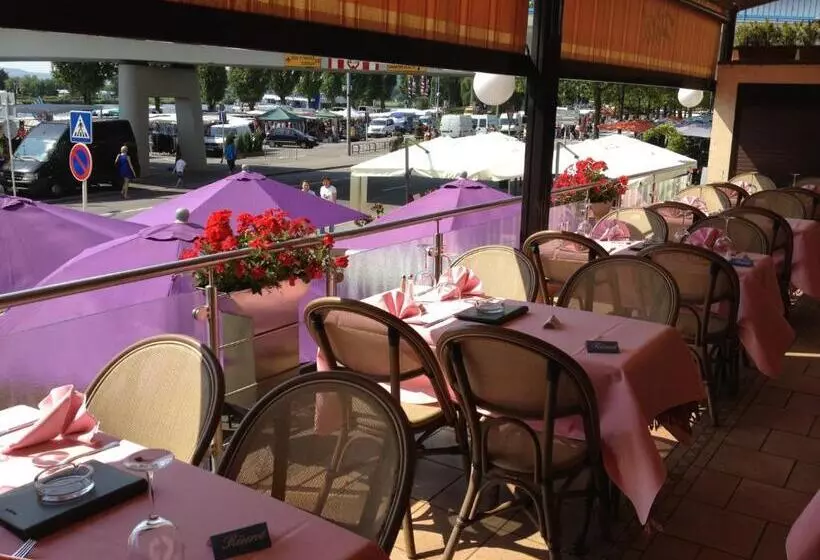 هتل De L' Esplanade