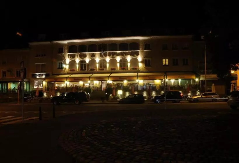 هتل De L' Esplanade