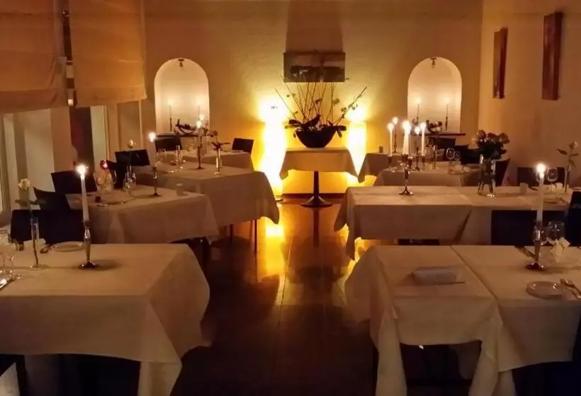 هتل De L' Esplanade