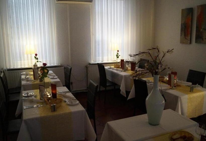 هتل De L' Esplanade