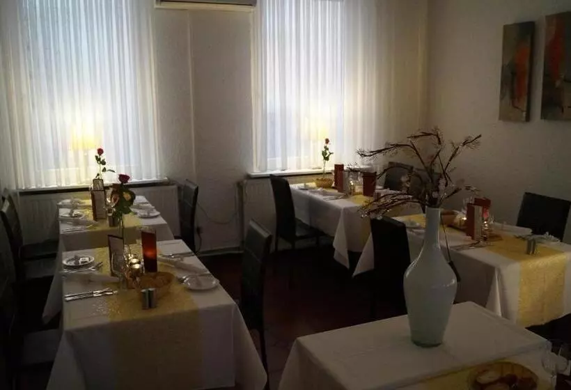 هتل De L' Esplanade