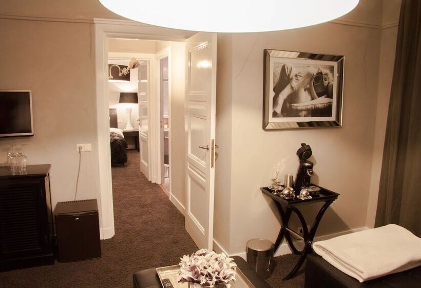 ホテル Huis Van Bewaring