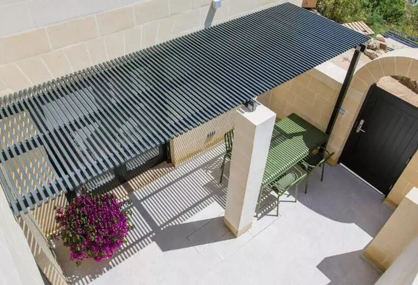 هتل Mellieha Holiday Centre