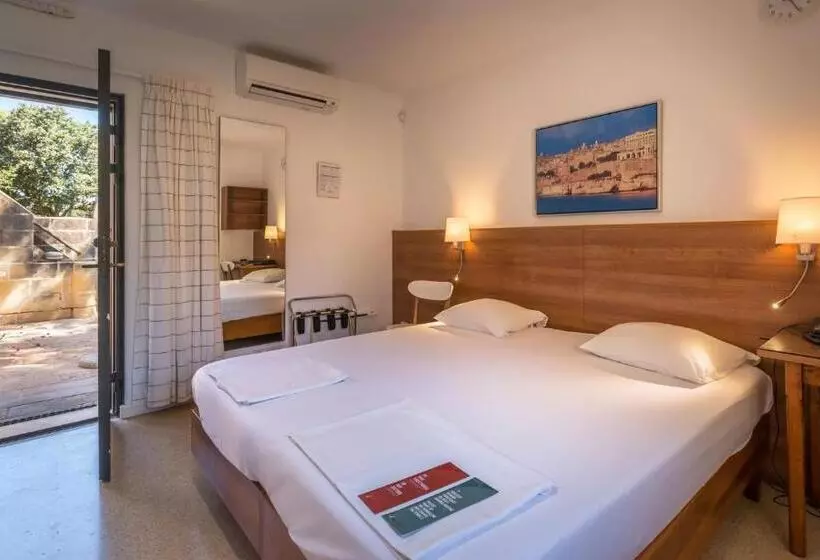 هتل Mellieha Holiday Centre