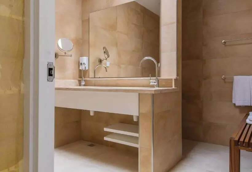 هتل Mellieha Holiday Centre