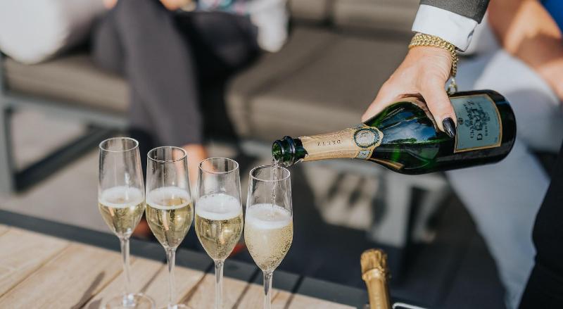 ホテル Sportsbar & Brasserie Dorhout Mees