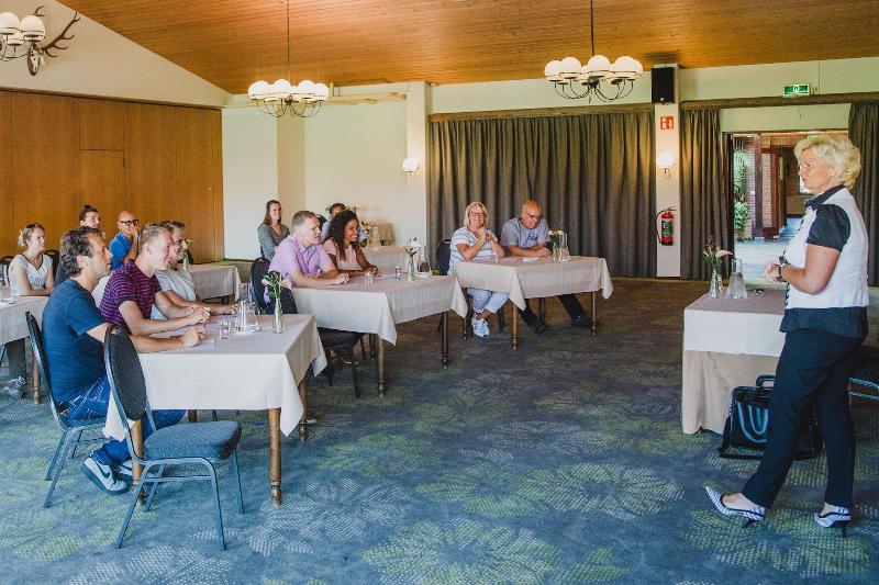 ホテル Sportsbar & Brasserie Dorhout Mees