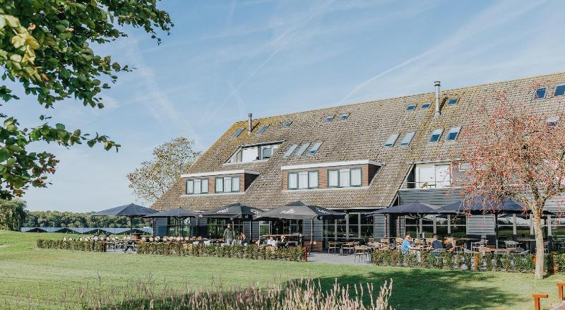 ホテル Sportsbar & Brasserie Dorhout Mees