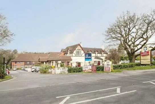 Hotelli Travelodge Frimley