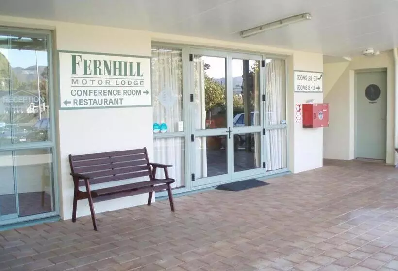 فندق على الطريق Fernhill Motor Lodge