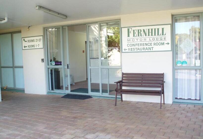 فندق على الطريق Fernhill Motor Lodge