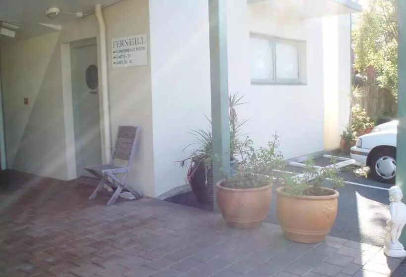 فندق على الطريق Fernhill Motor Lodge