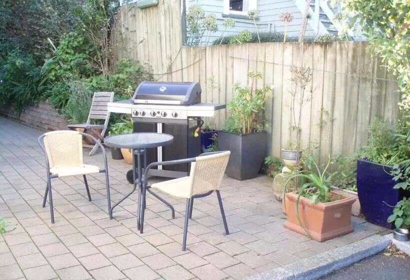 فندق على الطريق Fernhill Motor Lodge