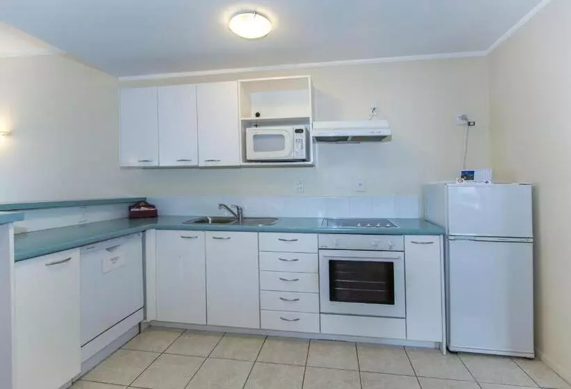 فندق على الطريق Fernhill Motor Lodge