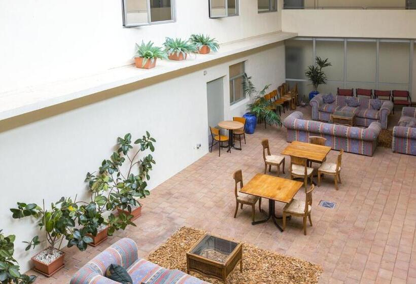 فندق على الطريق Fernhill Motor Lodge