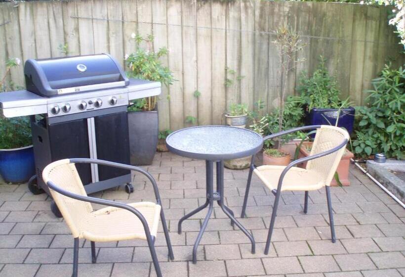 فندق على الطريق Fernhill Motor Lodge