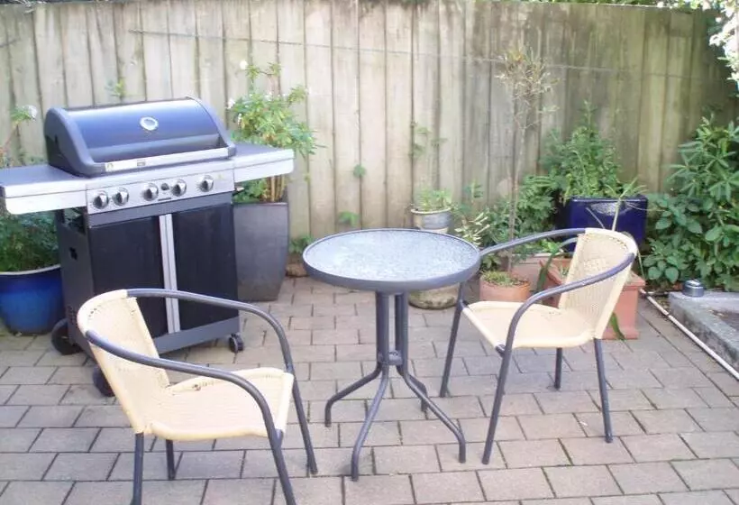 فندق على الطريق Fernhill Motor Lodge