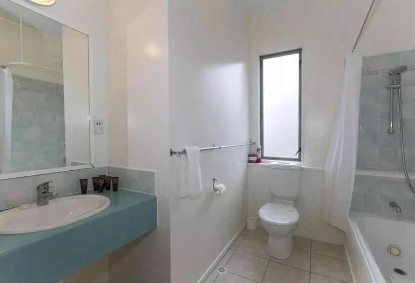 فندق على الطريق Fernhill Motor Lodge