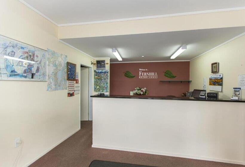 فندق على الطريق Fernhill Motor Lodge