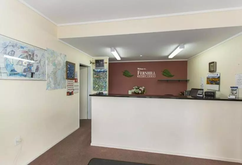 فندق على الطريق Fernhill Motor Lodge