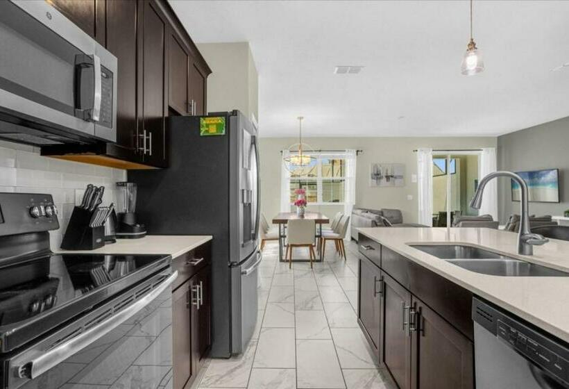 5 Bedrooms   4 Bathrooms   Storey Lake 4955 Wa