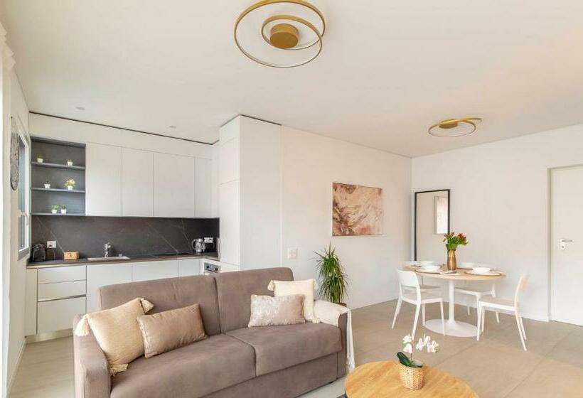 Magic Deluxe Suites Free Parking