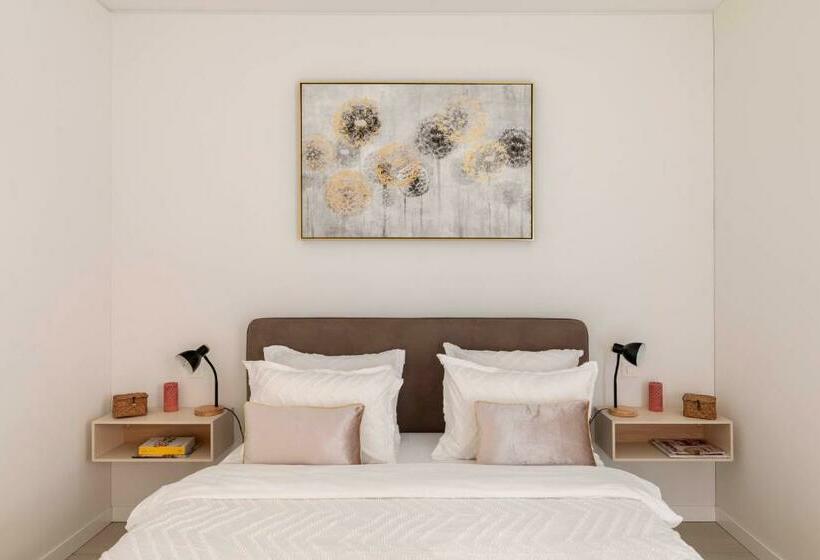 Magic Deluxe Suites Free Parking