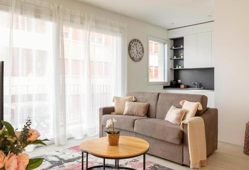 Magic Deluxe Suites Free Parking