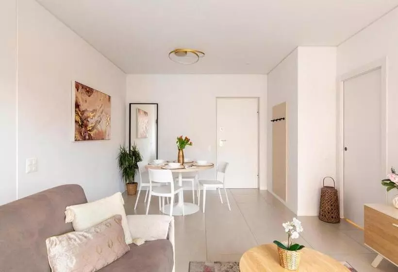 Magic Deluxe Suites   Free Parking