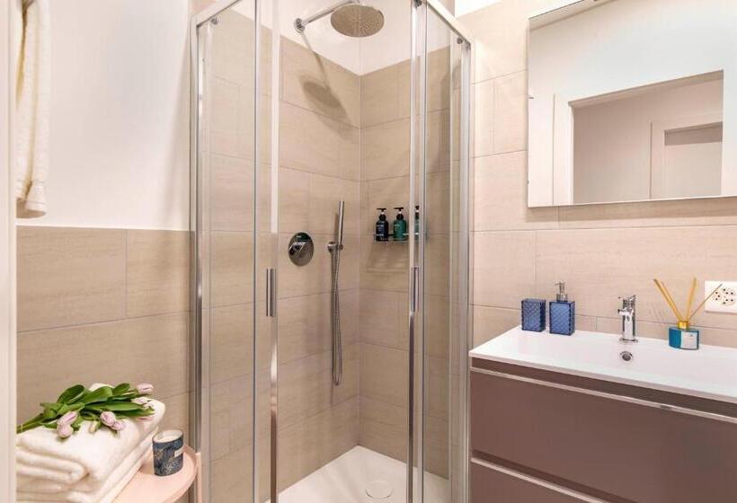 Magic Deluxe Suites Free Parking