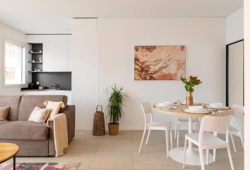 Magic Deluxe Suites Free Parking