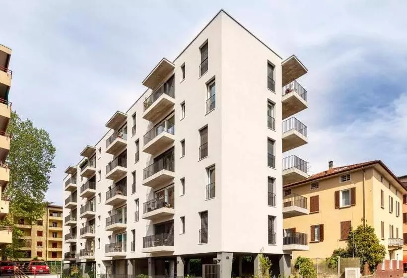 Magic Deluxe Suites   Free Parking