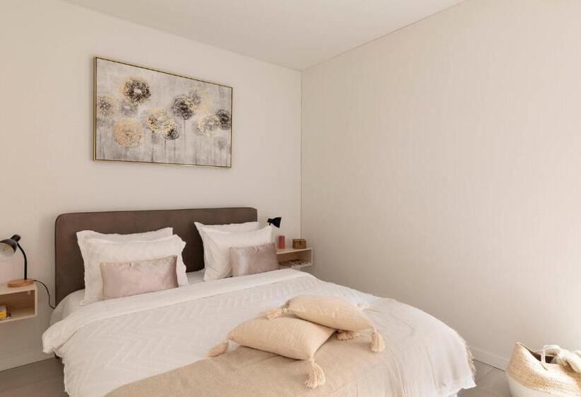 Magic Deluxe Suites Free Parking