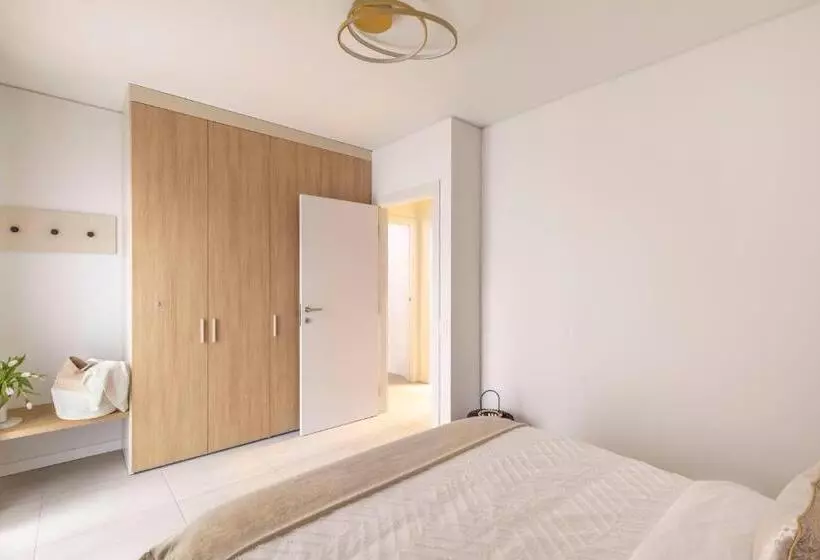 Magic Deluxe Suites   Free Parking