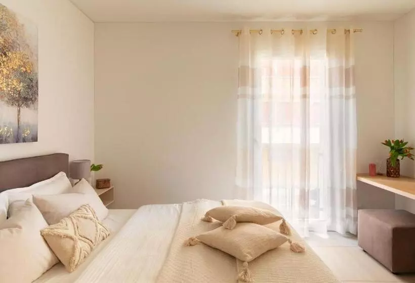 Magic Deluxe Suites   Free Parking