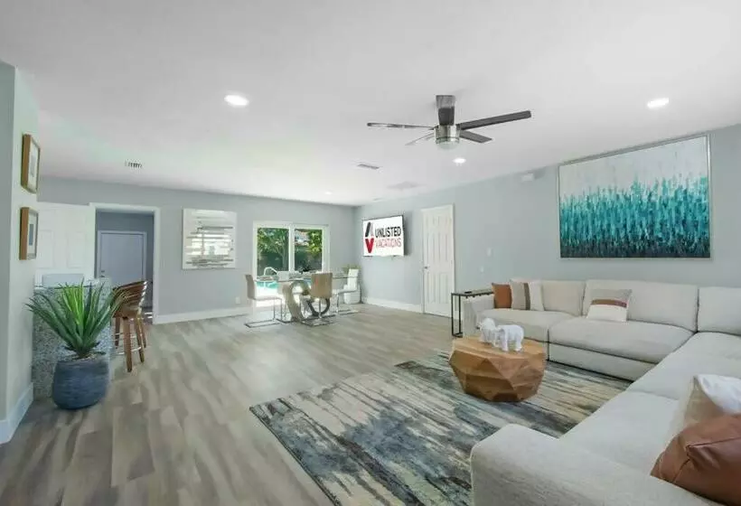 West Palm Beach Pool Home With Game Room