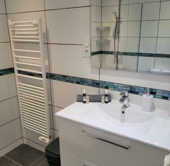 Appartement Tout équipé En Rez De Jardin Entre Gard Et Ardèche