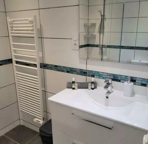 Appartement Tout équipé En Rez De Jardin Entre Gard Et Ardèche
