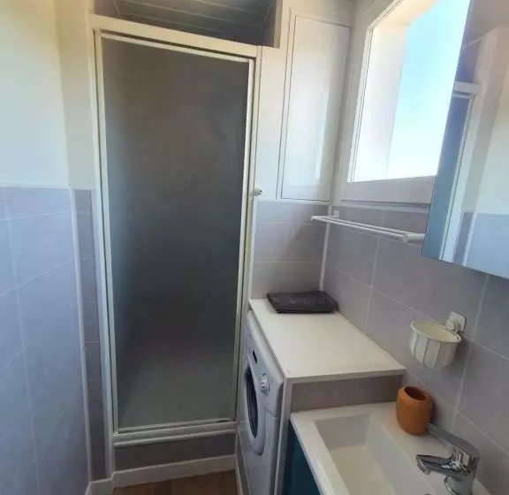 Studio Cabine Mer Et Pinède 26m2: 4pers, Neuf, Cosy