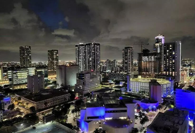 Amazing Condo In Downtown Miami/brickell W/parking